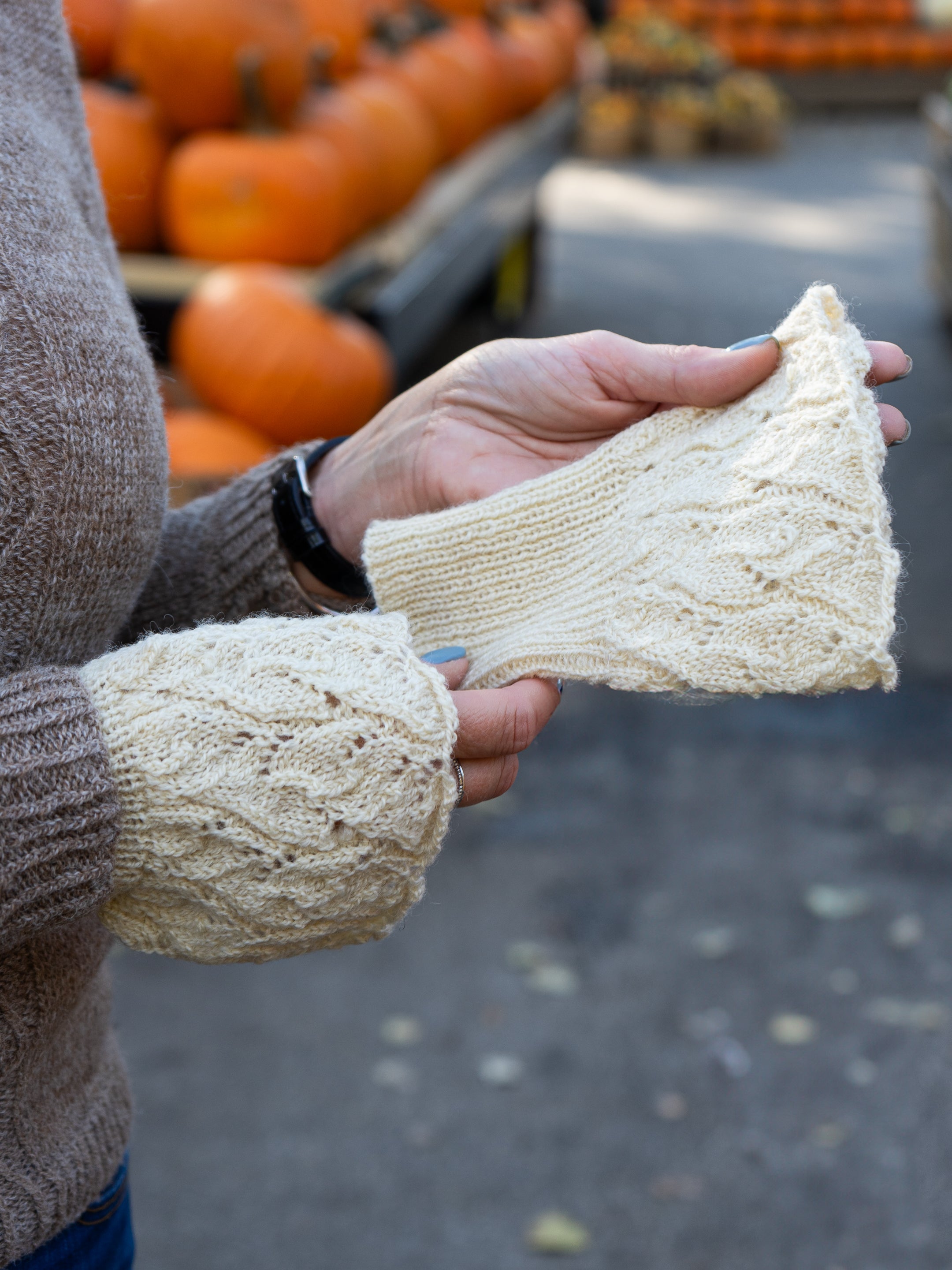 Hellebores Lace Beret and Wristlet Set