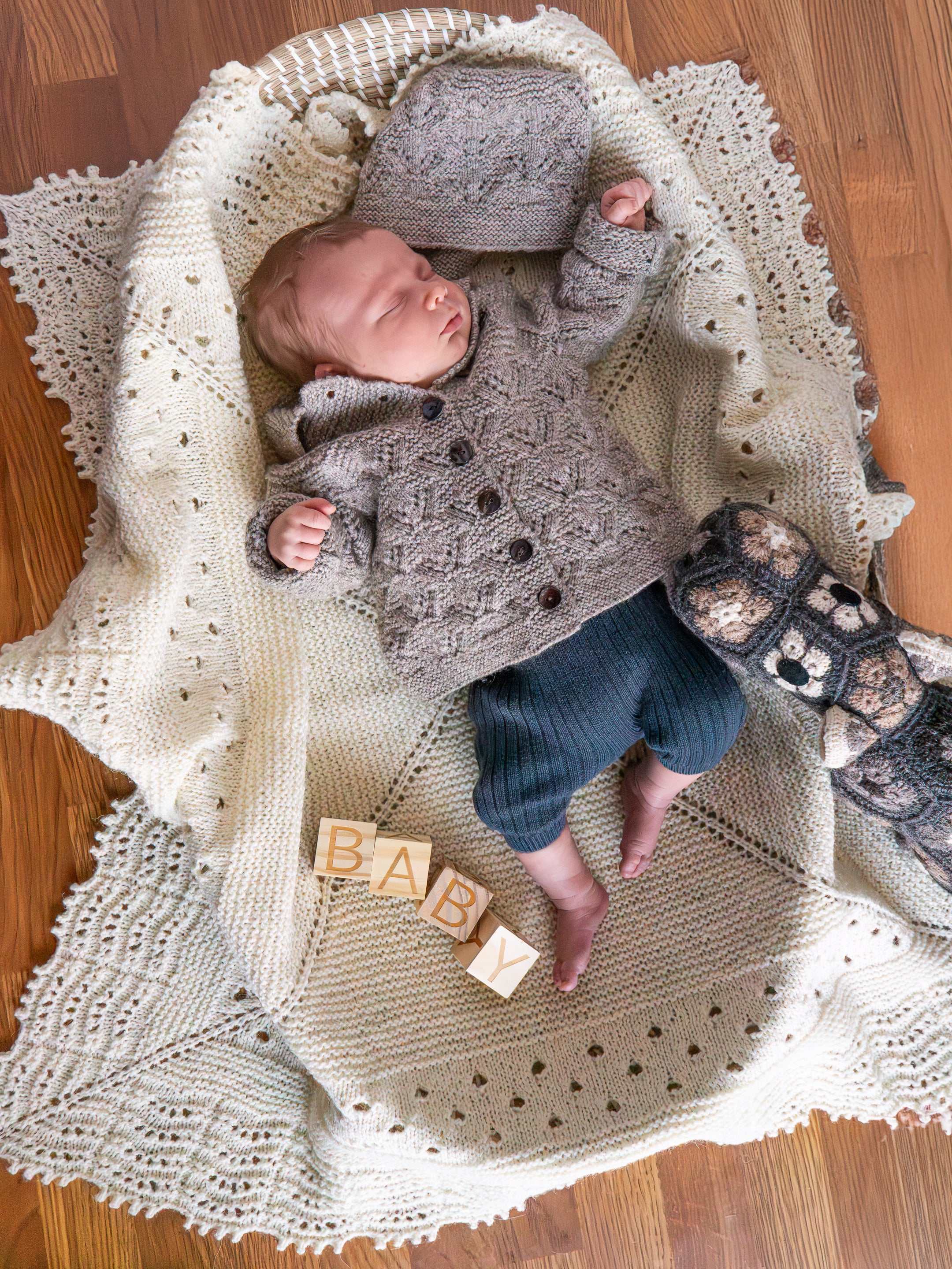 Polkadotty Square Hap <br/><small>knitting pattern</small>